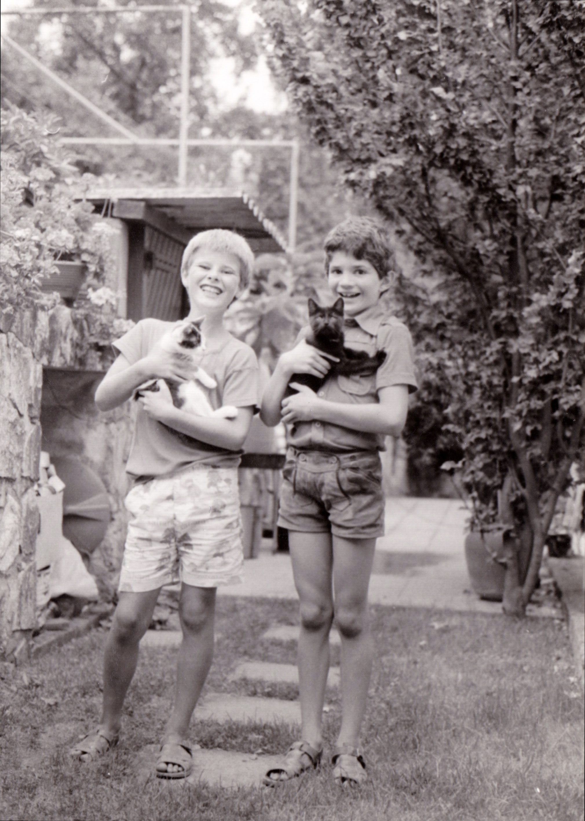 1986 - Cousin Michael und Thilo mit Katy und Lisa
